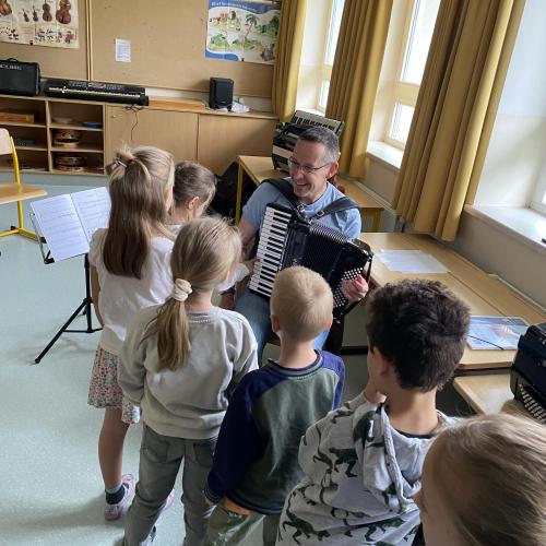 anstellen